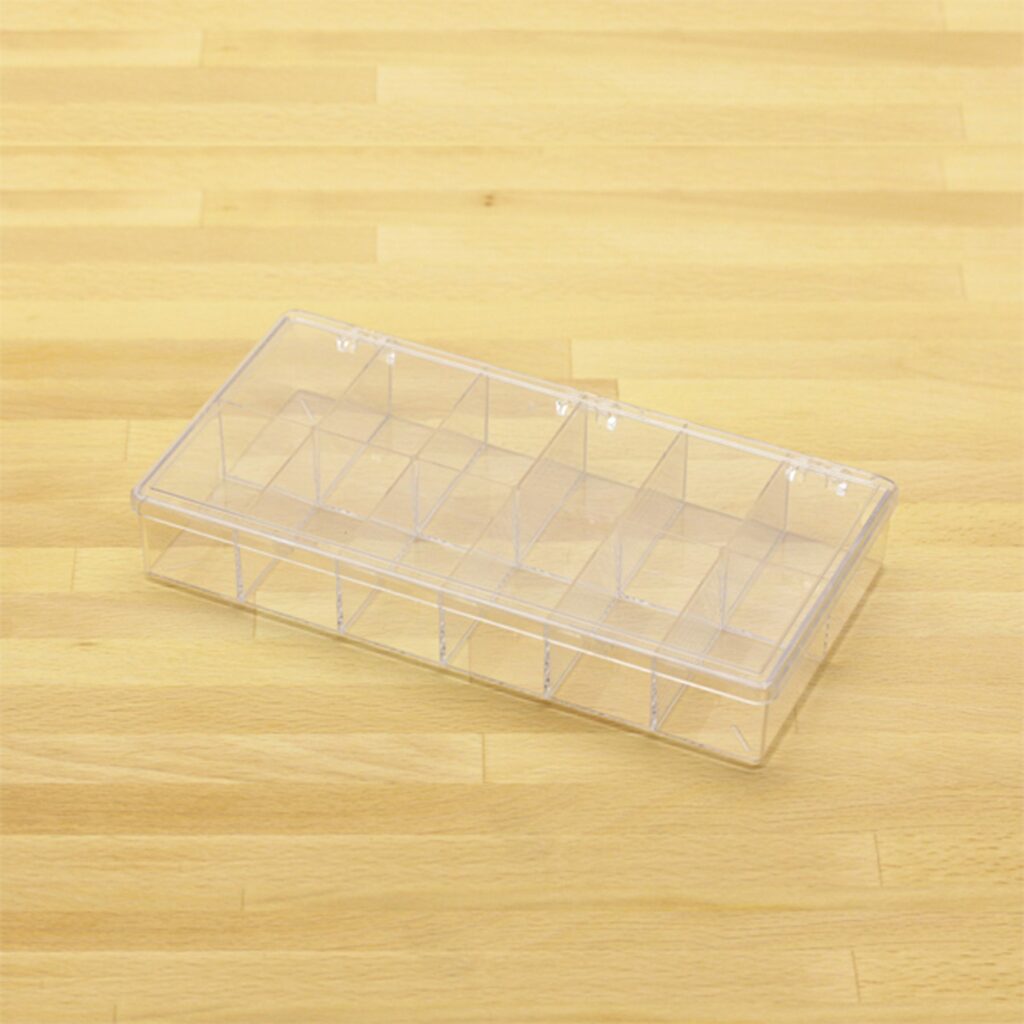 plastic box w 12 compartments